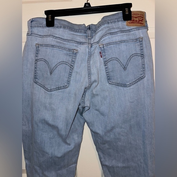 Levi’s women’s light wash boyfriend denim jeans 32 fall spring summer - Picture 5 of 6